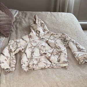 Abercrombie & Fitch Cream and Brown Patterned Sweater